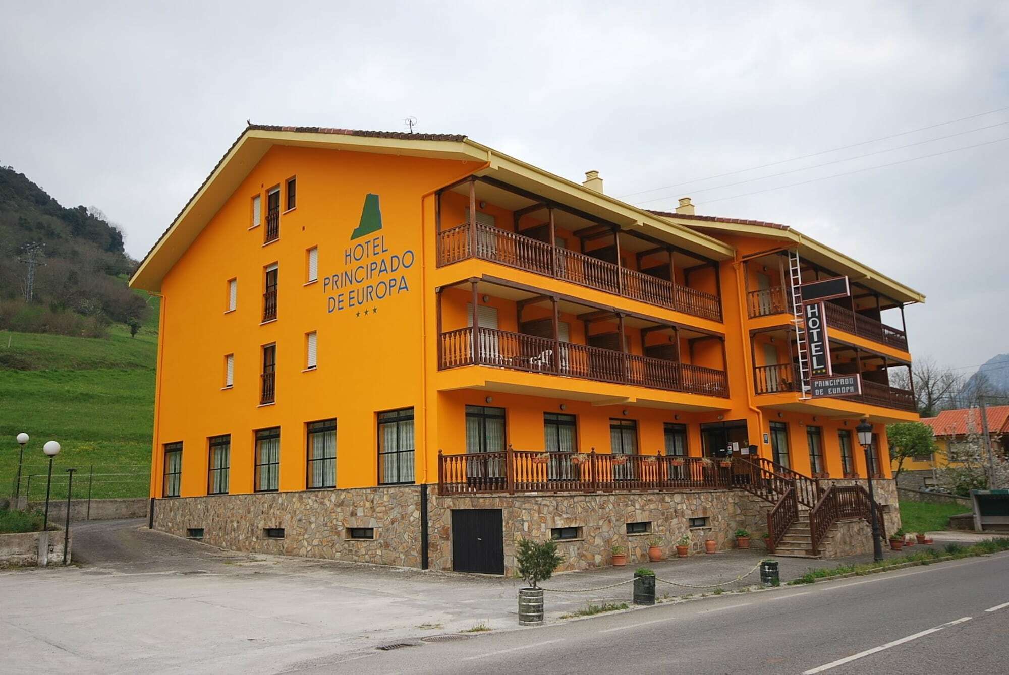 Hotel Principado De Europa Arenas De Cabrales Εξωτερικό φωτογραφία